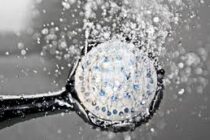 wellhealthorganic.com:which-is-better-hot-water-or-cold-water-bath